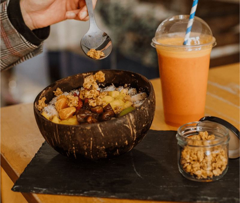 The best brunch in Seville with delicious açai and pitaya bowls full of superfoods.